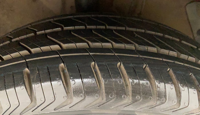 2013 Hyundai i20 SPORTZ 1.4 AT, Petrol, Automatic, 56,874 km, Right Front Tyre Tread