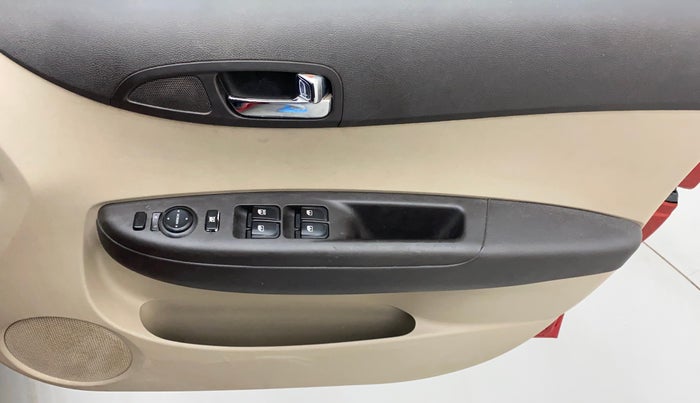 2013 Hyundai i20 SPORTZ 1.4 AT, Petrol, Automatic, 56,874 km, Driver Side Door Panels Control