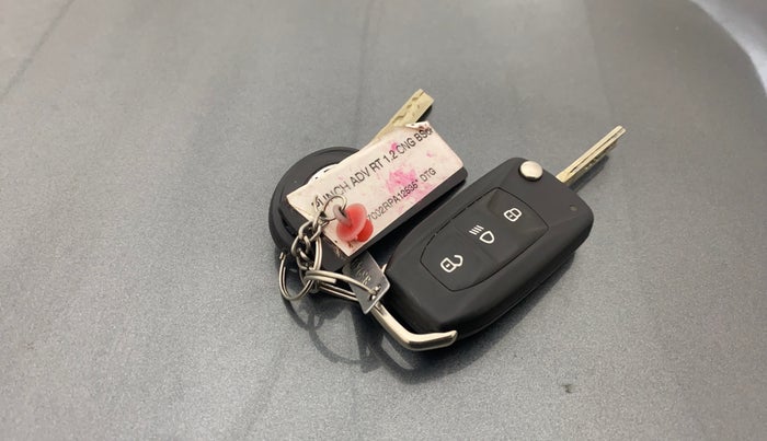 2024 Tata PUNCH ADVENTURE RHYTHM CNG, CNG, Manual, 18,479 km, Key Close Up