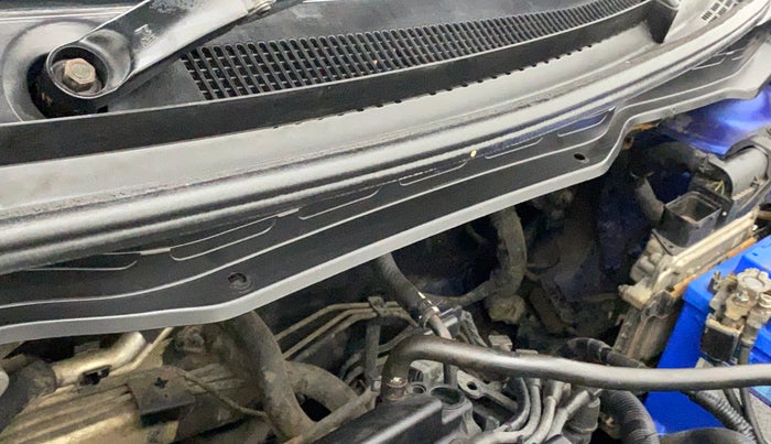 2011 Hyundai i20 ASTA 1.2, Petrol, Manual, 58,299 km, Bonnet (hood) - Cowl vent panel has minor damage