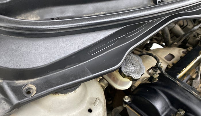 2013 Hyundai i20 MAGNA (O) 1.2, Petrol, Manual, 61,452 km, Bonnet (hood) - Cowl vent panel has minor damage