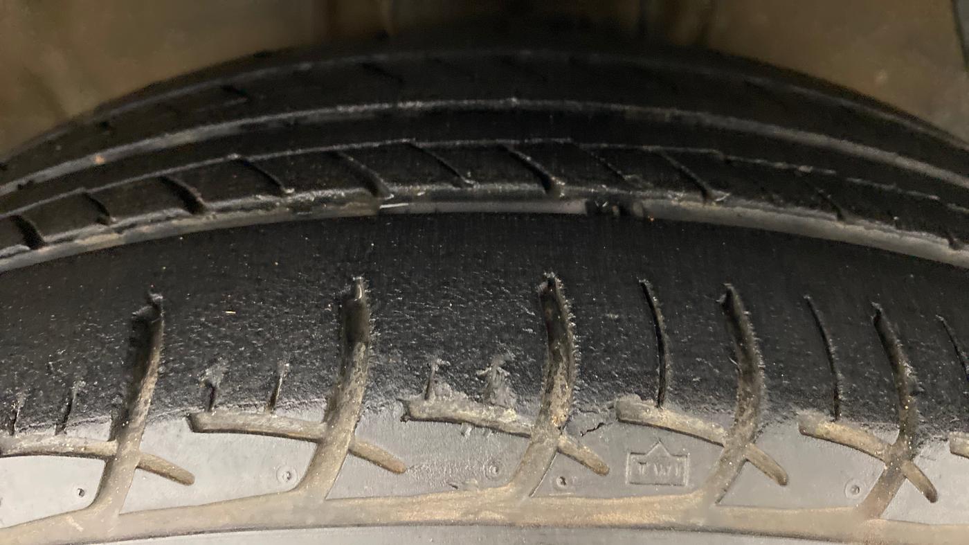 2013 Hyundai i20 MAGNA (O) 1.2, Petrol, Manual, 61,452 km, Right Front Tyre Tread