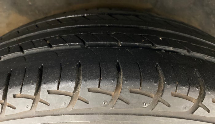 2013 Hyundai i20 MAGNA (O) 1.2, Petrol, Manual, 61,452 km, Right Rear Tyre Tread
