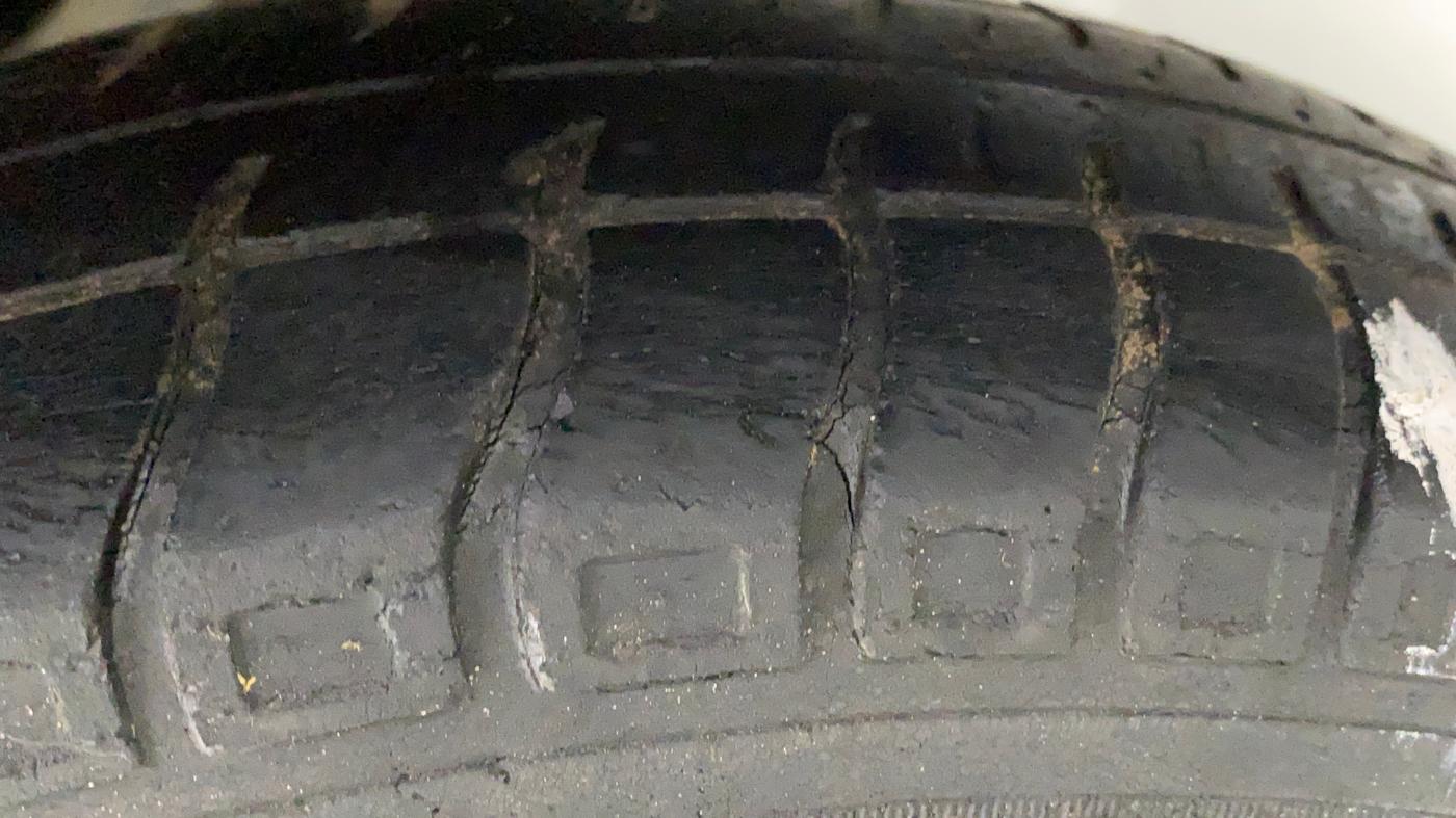 2012 Maruti Alto 800 LXI O, Petrol, Manual, 52,726 km, Left Rear Tyre Tread