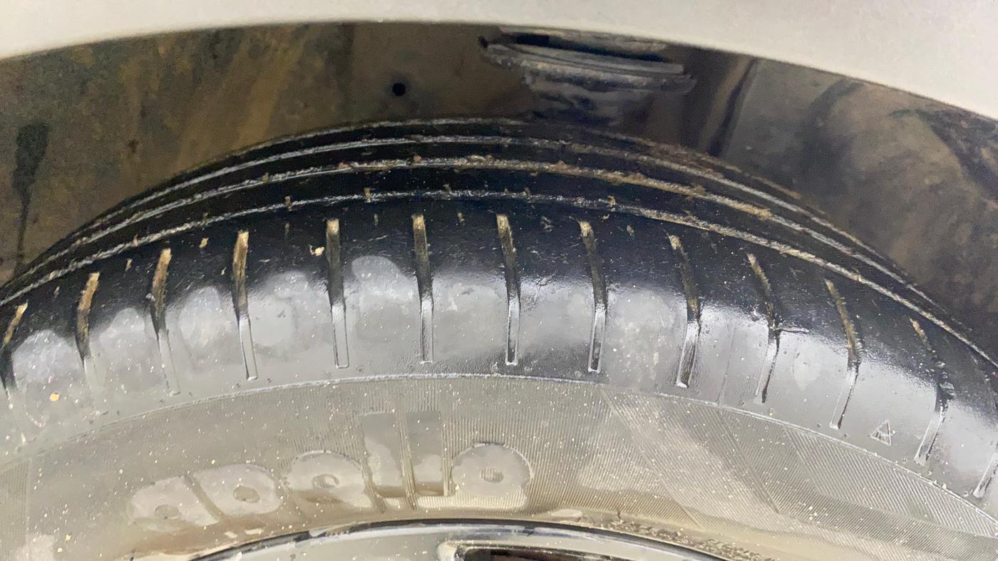 2019 Maruti IGNIS ZETA 1.2 AMT, CNG, Automatic, 86,772 km, Right Front Tyre Tread