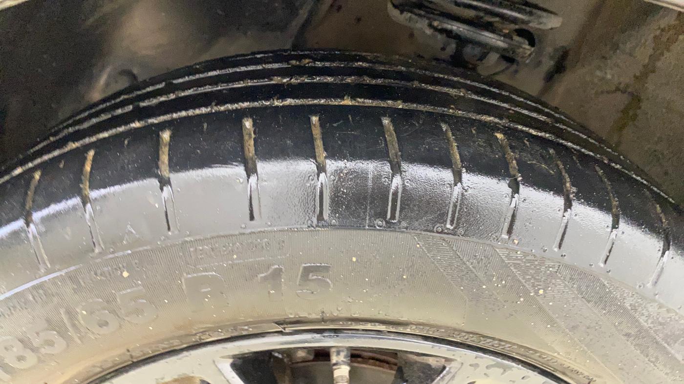 2019 Maruti IGNIS ZETA 1.2 AMT, CNG, Automatic, 86,772 km, Left Front Tyre Tread