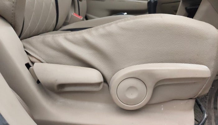 2018 Maruti Ciaz DELTA 1.5 SHVS MT PETROL, Petrol, Manual, 1,07,379 km, Driver Side Adjustment Panel