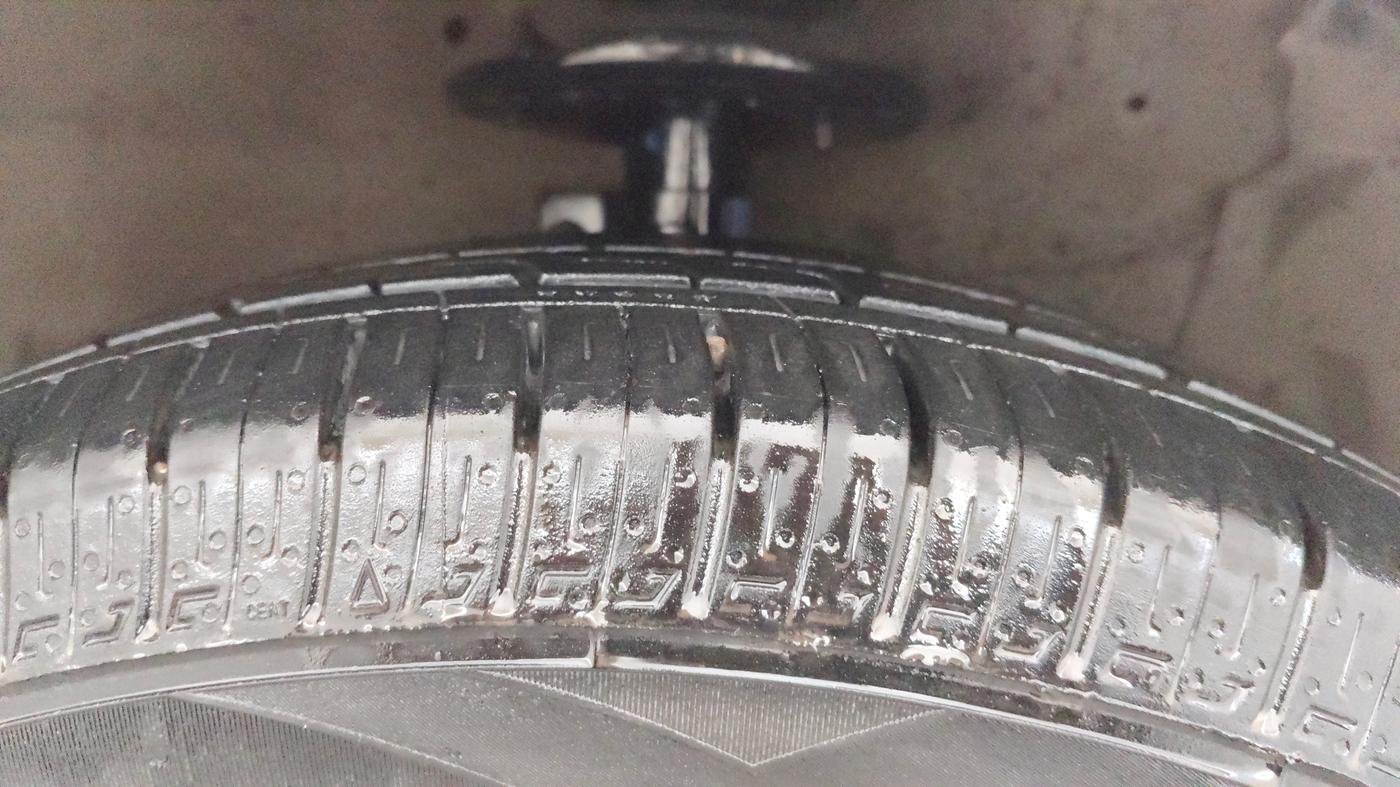 2018 Maruti Ciaz DELTA 1.5 SHVS MT PETROL, Petrol, Manual, 1,07,379 km, Right Front Tyre Tread