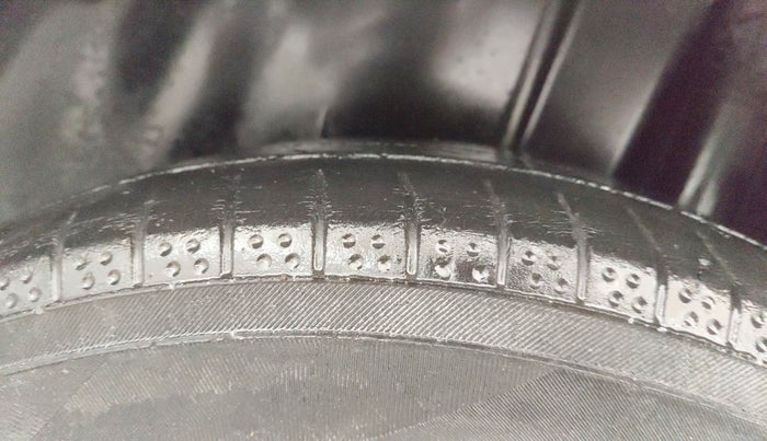 2018 Maruti Ciaz DELTA 1.5 SHVS MT PETROL, Petrol, Manual, 1,07,379 km, Left Rear Tyre Tread