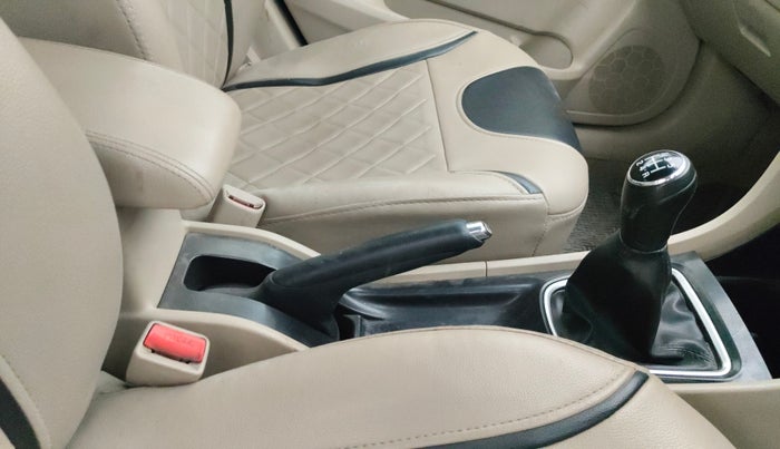 2018 Maruti Ciaz DELTA 1.5 SHVS MT PETROL, Petrol, Manual, 1,07,379 km, Gear Lever