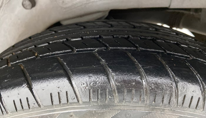 2013 Maruti A Star VXI (ABS) AT, Petrol, Automatic, 30,333 km, Left Rear Tyre Tread