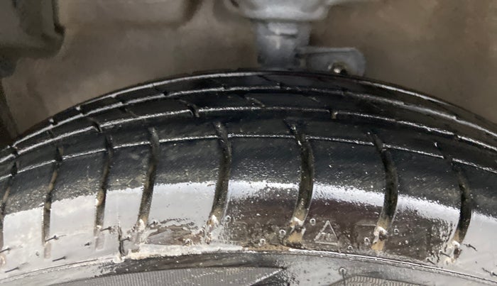 2013 Maruti A Star VXI (ABS) AT, Petrol, Automatic, 30,333 km, Left Front Tyre Tread