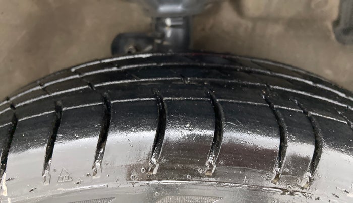 2013 Maruti A Star VXI (ABS) AT, Petrol, Automatic, 30,333 km, Right Front Tyre Tread