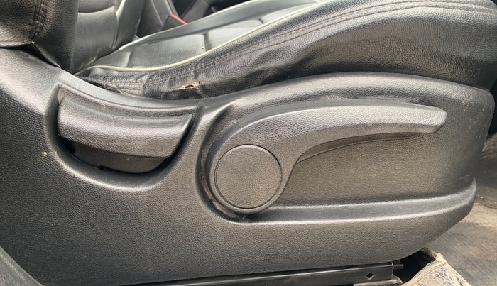 2016 Hyundai Creta SX PLUS AT 1.6 PETROL, Petrol, Automatic, 99,170 km, Driver Side Adjustment Panel