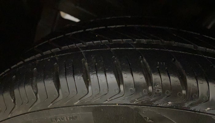 2017 Maruti Baleno ALPHA PETROL 1.2, Petrol, Manual, 73,219 km, Left Front Tyre Tread