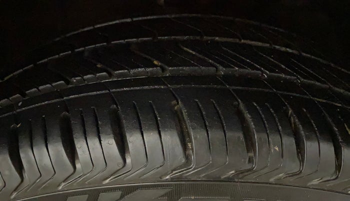 2017 Maruti Baleno ALPHA PETROL 1.2, Petrol, Manual, 73,219 km, Right Front Tyre Tread