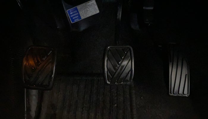 2017 Maruti Baleno ALPHA PETROL 1.2, Petrol, Manual, 73,219 km, Pedals