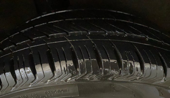 2017 Maruti Baleno ALPHA PETROL 1.2, Petrol, Manual, 73,219 km, Right Rear Tyre Tread