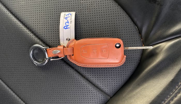 2022 Tata NEXON XM PLUS SUNROOF PETROL, Petrol, Manual, 1,04,237 km, Key Close Up