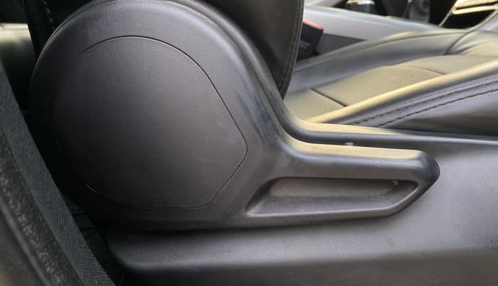 2022 Tata NEXON XM PLUS SUNROOF PETROL, Petrol, Manual, 1,04,237 km, Driver Side Adjustment Panel