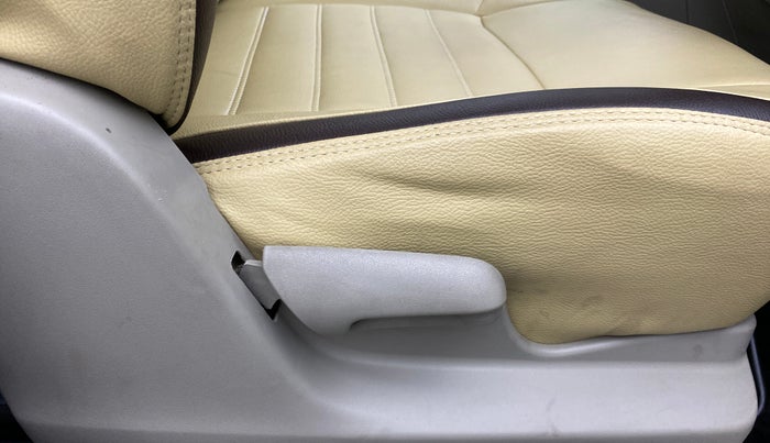 2015 Maruti Celerio VXI AGS, CNG, Automatic, 41,585 km, Driver Side Adjustment Panel