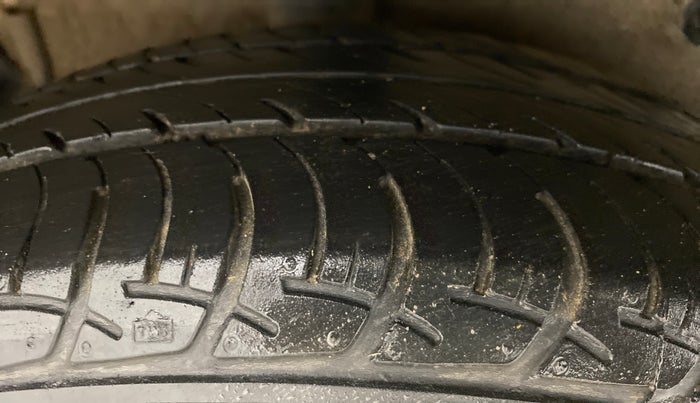 2015 Maruti Celerio VXI AGS, CNG, Automatic, 41,585 km, Right Rear Tyre Tread