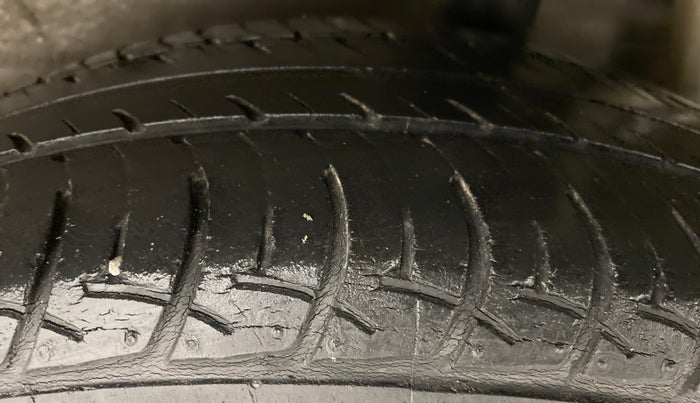 2015 Maruti Celerio VXI AGS, CNG, Automatic, 41,585 km, Left Rear Tyre Tread
