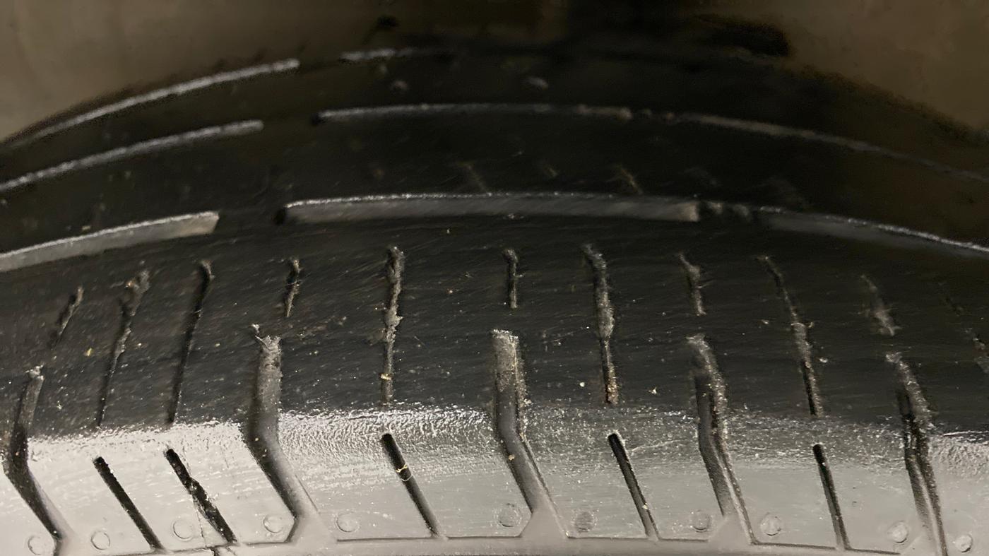 2015 Maruti Celerio VXI AGS, CNG, Automatic, 41,585 km, Left Front Tyre Tread