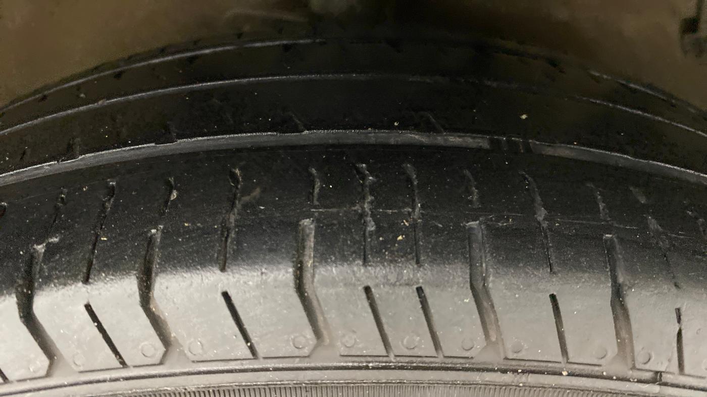2015 Maruti Celerio VXI AGS, CNG, Automatic, 41,585 km, Right Front Tyre Tread
