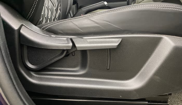 2022 KIA SONET HTX 1.0 IMT, Petrol, Manual, 20,611 km, Driver Side Adjustment Panel
