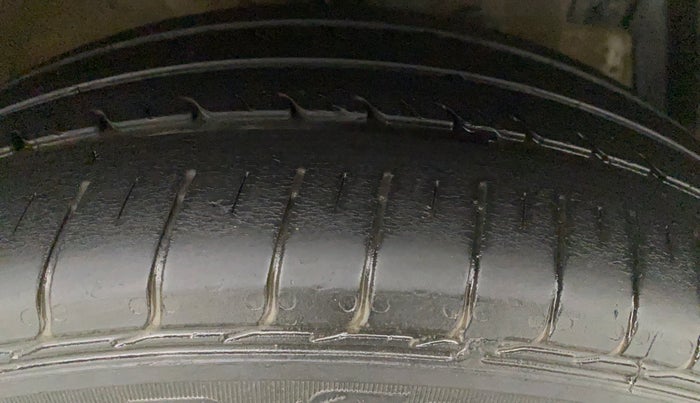 2013 Maruti Ertiga VXI CNG, CNG, Manual, 96,431 km, Left Rear Tyre Tread