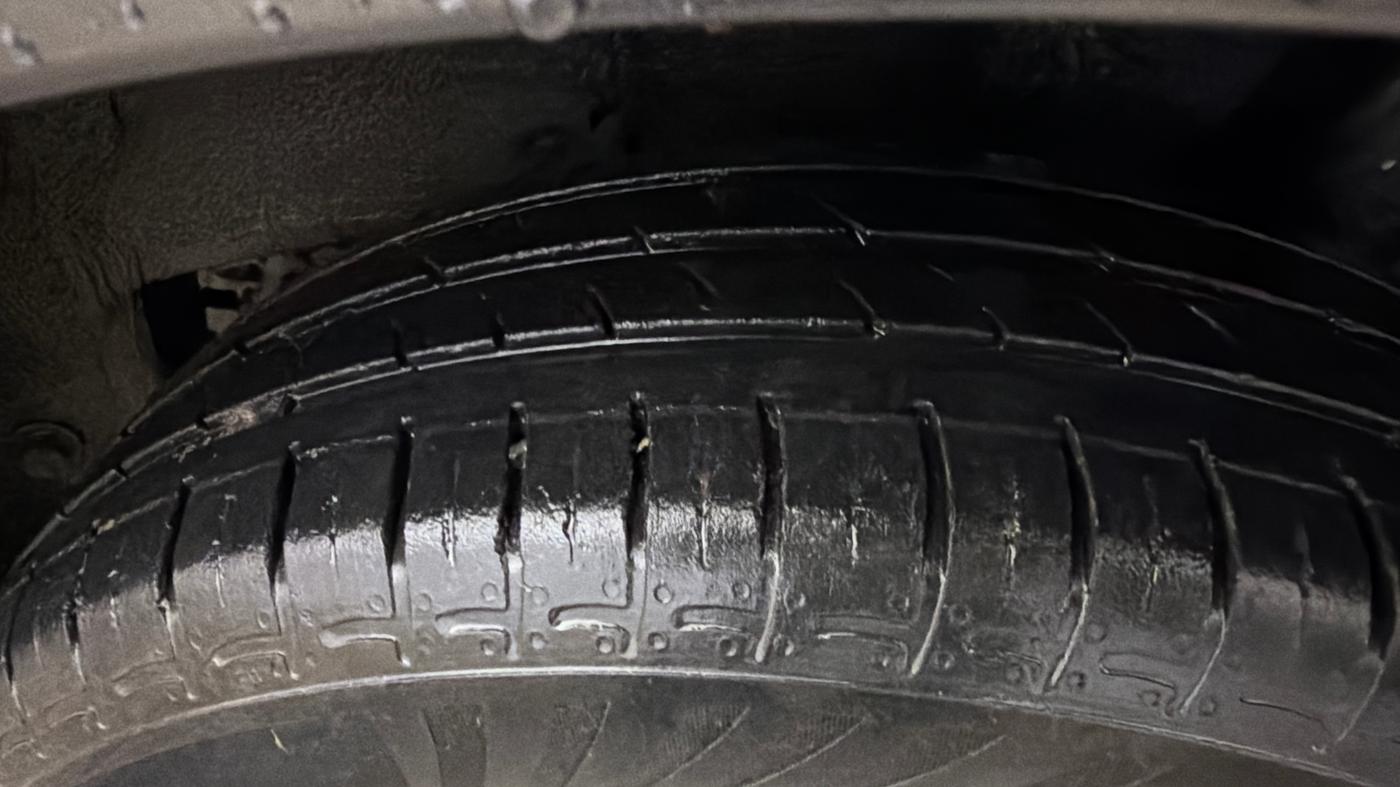 2022 Hyundai GRAND I10 NIOS SPORTZ 1.2 KAPPA VTVT CNG, CNG, Manual, 49,127 km, Left Rear Tyre Tread
