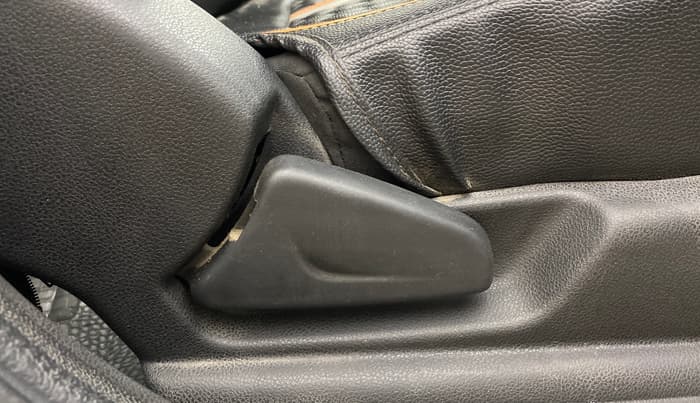 2018 Renault Kwid RXT 1.0 AMT, Petrol, Automatic, 68,300 km, Driver Side Adjustment Panel