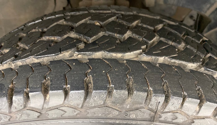 2013 Nissan Terrano XL P, Petrol, Manual, 90,264 km, Right Front Tyre Tread