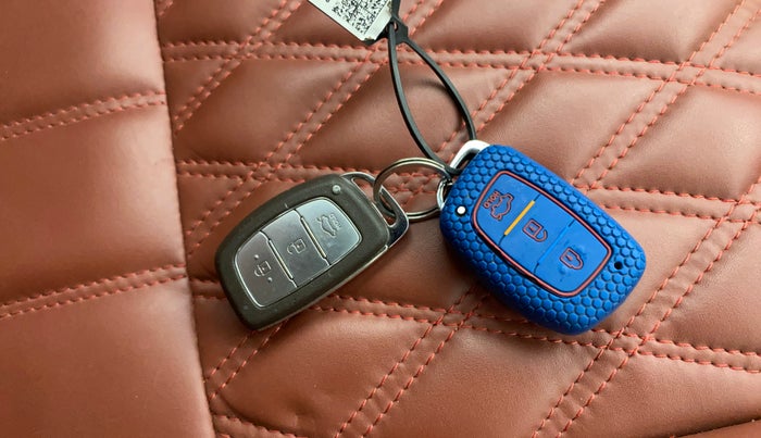 2021 Hyundai AURA SX PLUS 1.2 AMT, Petrol, Automatic, 40,109 km, Key Close Up