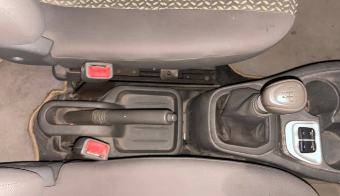 2016 Datsun Redi Go T (O), Petrol, Manual, 32,188 km, Gear Lever