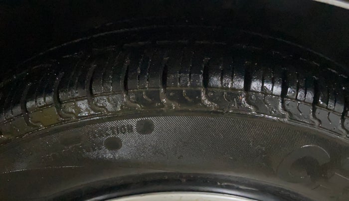 2016 Datsun Redi Go T (O), Petrol, Manual, 32,188 km, Right Front Tyre Tread