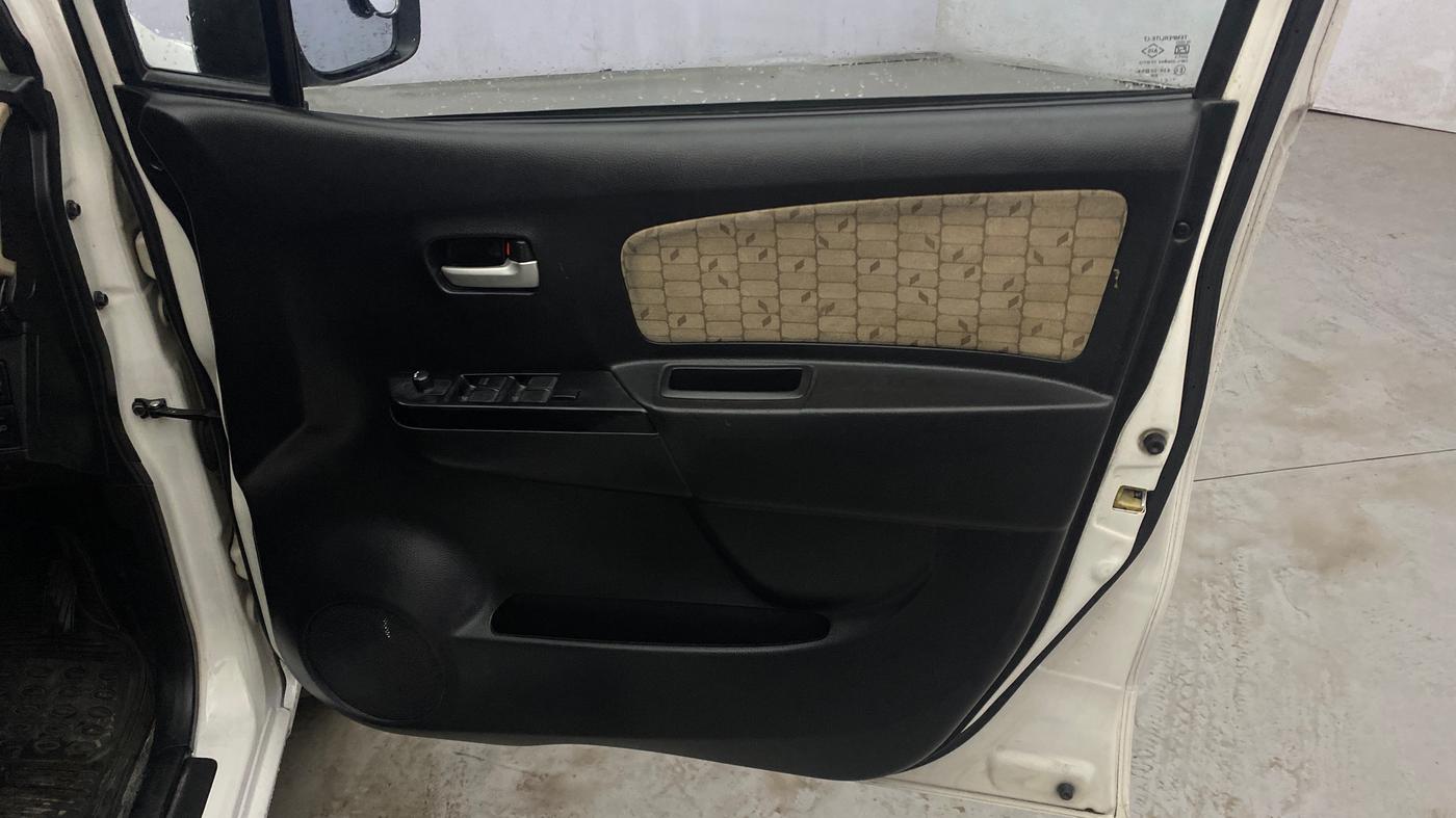 2017 Maruti Wagon R 1.0 VXI AMT, Petrol, Automatic, 94,144 km, Driver Side Door Panels Control