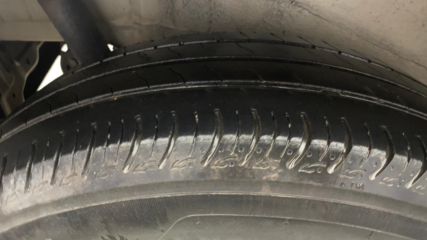 2017 Maruti Wagon R 1.0 VXI AMT, Petrol, Automatic, 94,144 km, Right Rear Tyre Tread