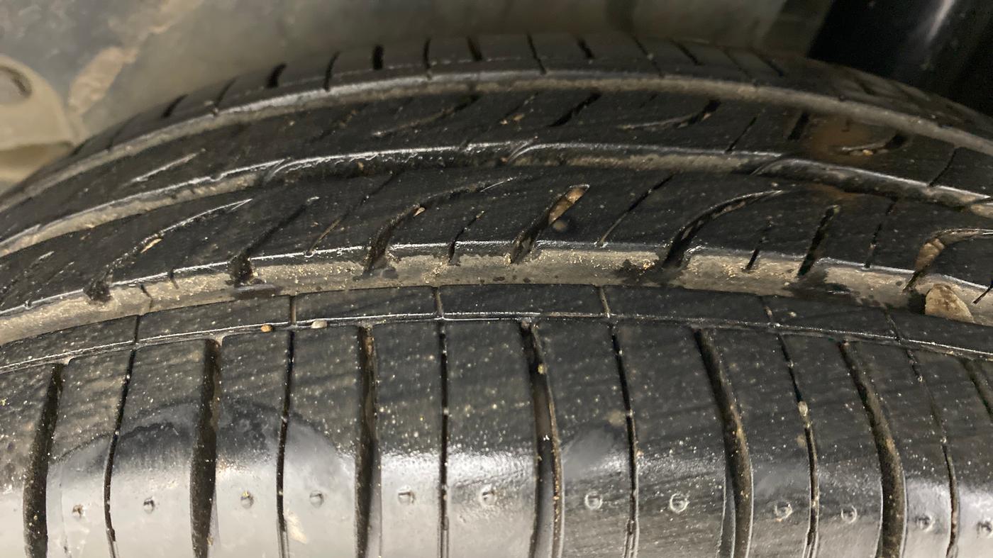 2012 Maruti Swift VXI, Petrol, Manual, 72,958 km, Left Rear Tyre Tread