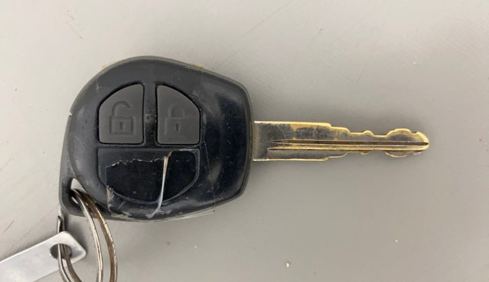 2016 Maruti Swift VXI O, Petrol, Manual, 67,832 km, Key Close Up