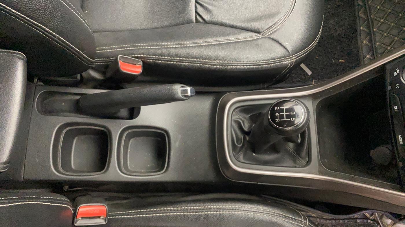 2019 Maruti S Cross DELTA 1.3, Diesel, Manual, 1,03,932 km, Gear Lever