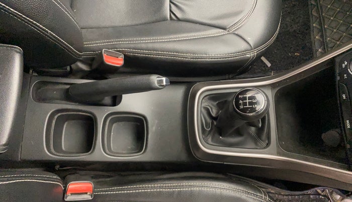 2019 Maruti S Cross DELTA 1.3, Diesel, Manual, 1,03,895 km, Gear Lever