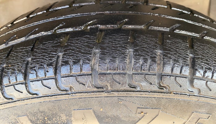 2018 Maruti Swift VXI, Petrol, Manual, 45,991 km, Right Front Tyre Tread