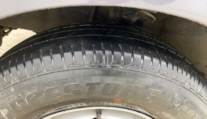 2014 Hyundai Grand i10 MAGNA 1.2 KAPPA VTVT, Petrol, Manual, 70,193 km, Left Front Tyre Tread