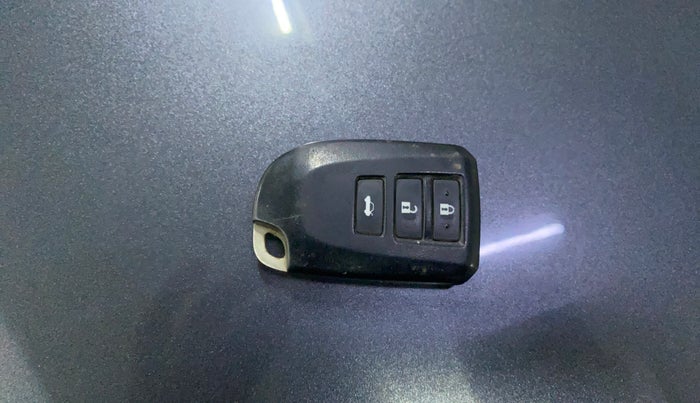 2018 Toyota YARIS G MT, Petrol, Manual, 44,207 km, Key Close Up