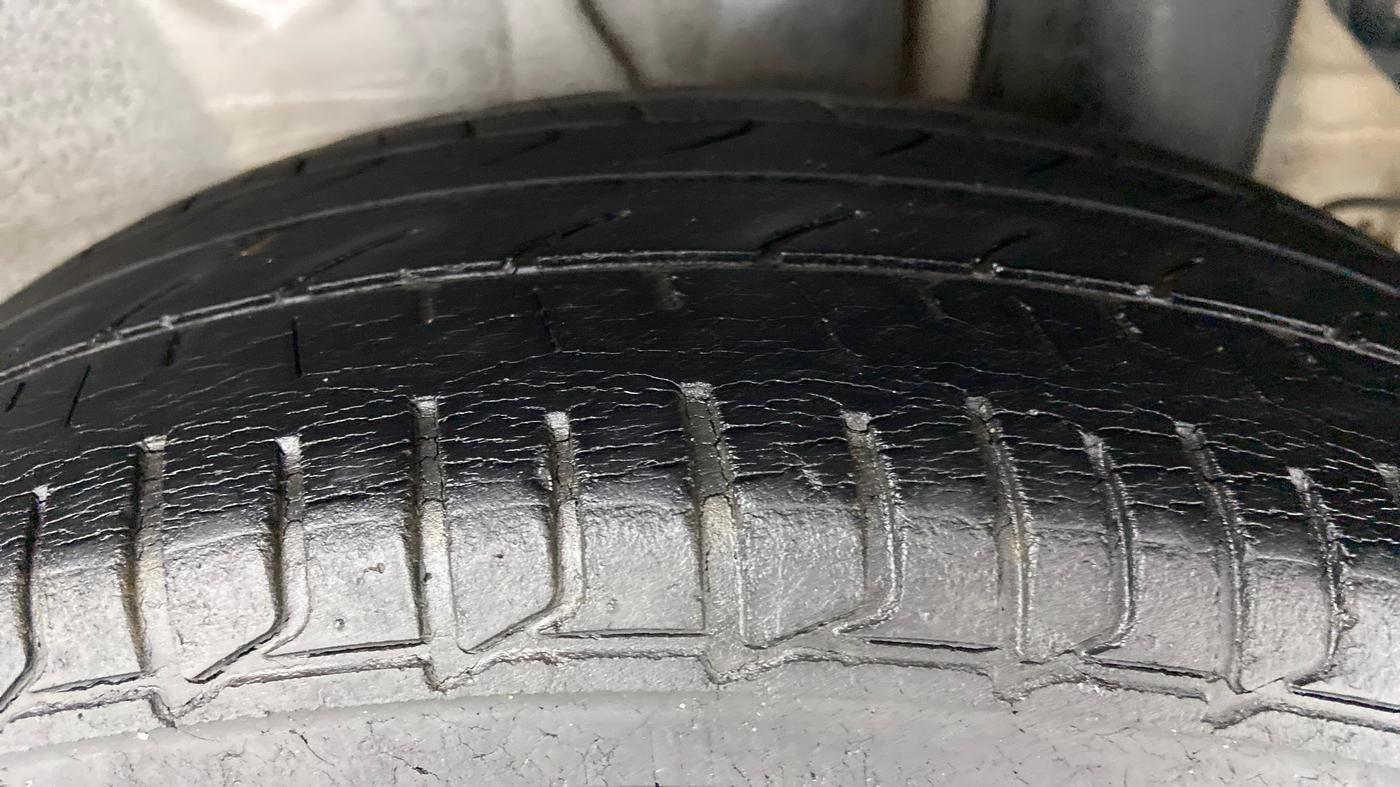 2015 Hyundai Elite i20 MAGNA 1.2, Petrol, Manual, 34,750 km, Left Rear Tyre Tread