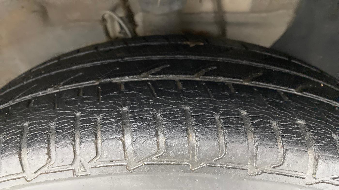 2015 Hyundai Elite i20 MAGNA 1.2, Petrol, Manual, 34,750 km, Right Front Tyre Tread