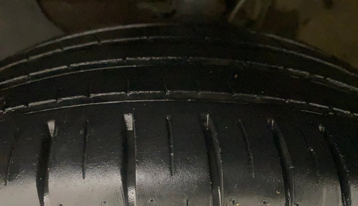 2016 Hyundai i20 Active 1.2 SX, Petrol, Manual, 1,01,527 km, Left Front Tyre Tread