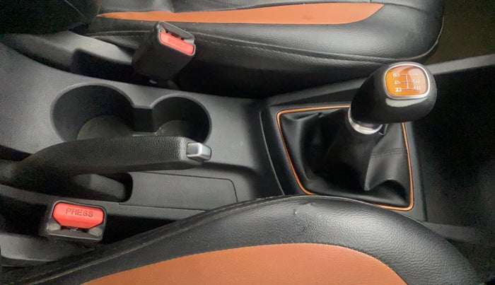 2016 Hyundai i20 Active 1.2 SX, Petrol, Manual, 1,01,527 km, Gear Lever